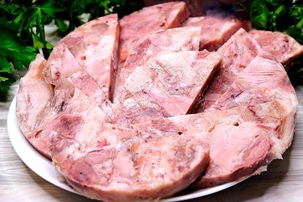 Варимо рульку в каструлі і формуючи в пляшці. Домашня ковбаса з суцільного м'яса