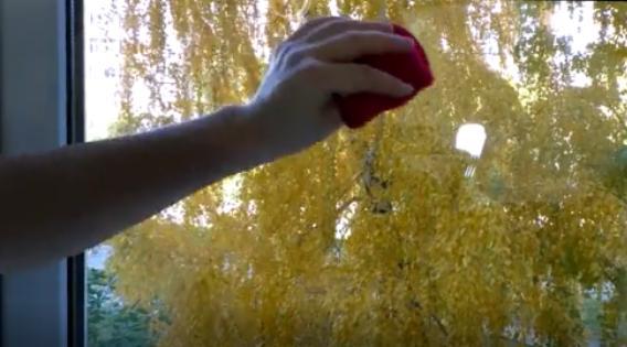 Мию вікна 1 раз в рік народним методом, після якого на них немає ні пилу, ні бруду і вони перестають пітніти