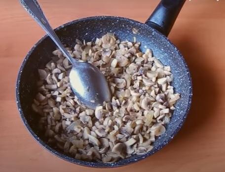 Пісна гаряча страва без яєць, без м'яса і без сиру