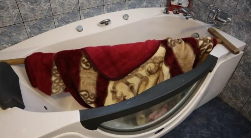 Багато років перу великий плед, який не поміщається в пральну машинку. Без хімчистки та пральні