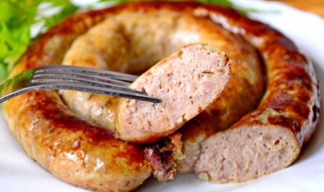 Ось два рецепти неймовірно смачної домашньої ковбаси. Збережіть!