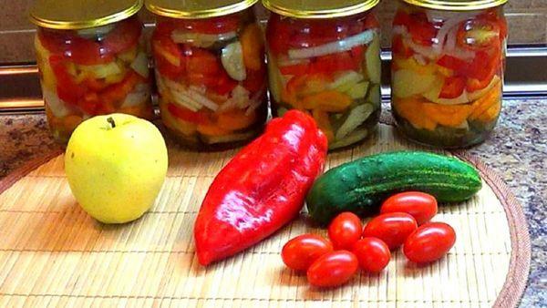 Салати з помідорів на зиму - рецепти «пальчики оближеш»