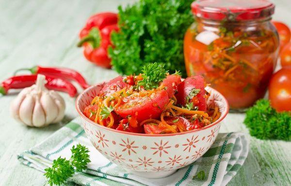 Салати з помідорів на зиму - рецепти «пальчики оближеш»