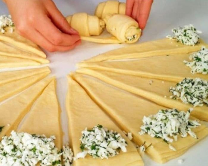 Солоні рогалики з начинкою - ідеальний варіант для перекусу