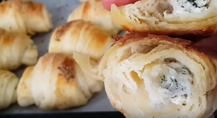 Солоні рогалики з начинкою - ідеальний варіант для перекусу