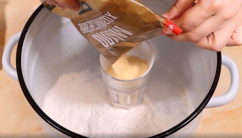 Особисто перевірений спосіб вичистити брудний посуд за допомогою двох склянок