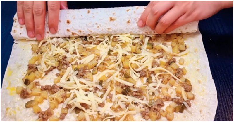 Смачний сніданок або вечеря: пиріжки, які готуються без тіста