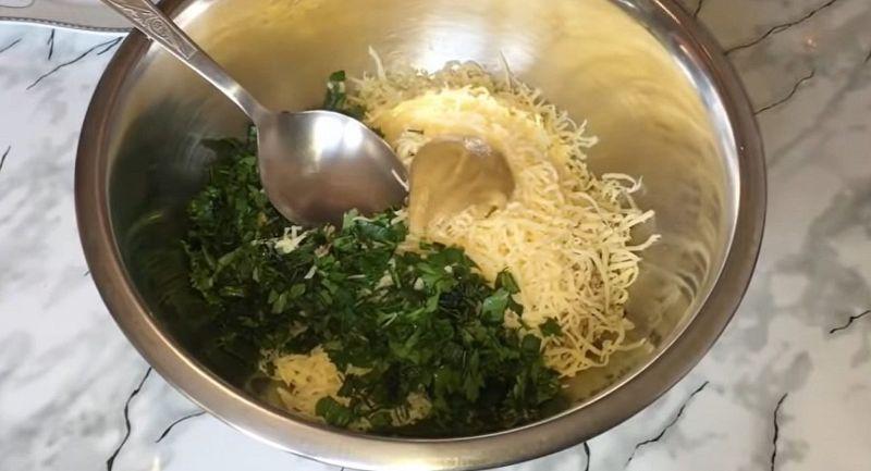 Як приготувати курячі рулетики з горіхами і сиром