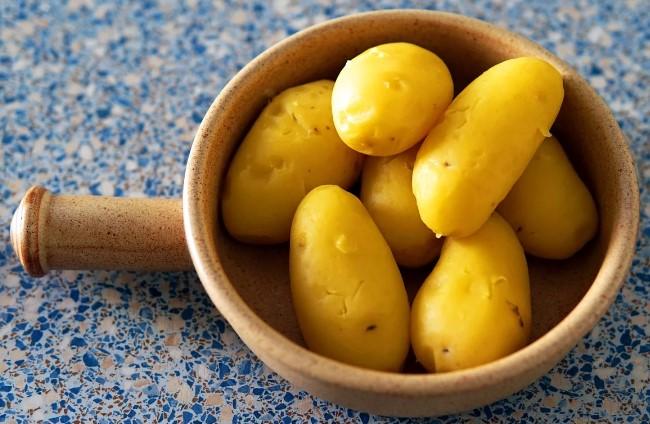 Виявилося, навіть картоплю в мундирі не вмів варити. Розповідаю, чому мене навчив кухар зі звичайної їдальні