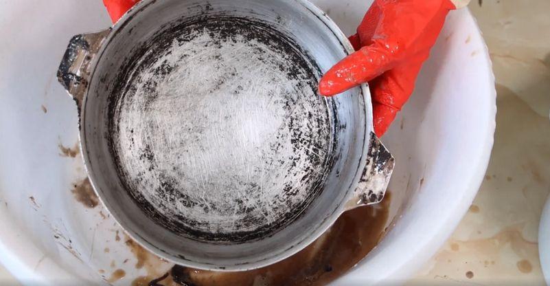 Особисто перевірений спосіб вичистити брудний посуд за допомогою двох склянок