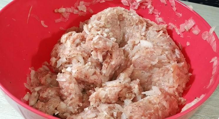 Кабачки запечені в духовці з м'ясом і сиром