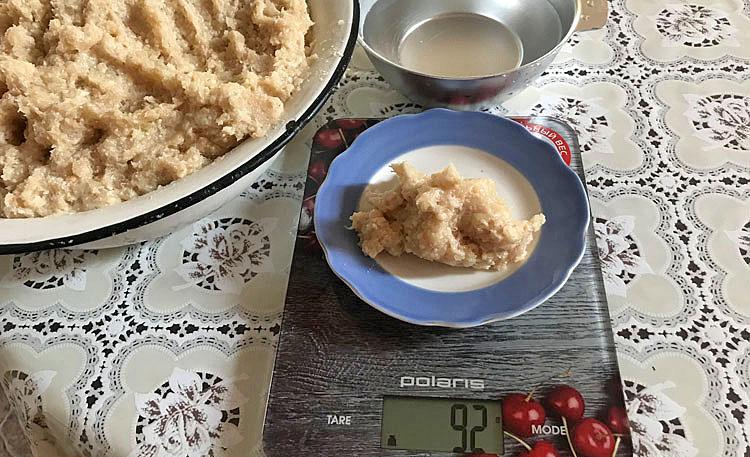 Заготовляємо за годину запас соковитих котлет відразу на місяць. Потім просто дістаємо з морозилки і смажимо