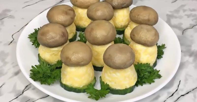 Красива закуска з яєць і сиру «Грибочки»