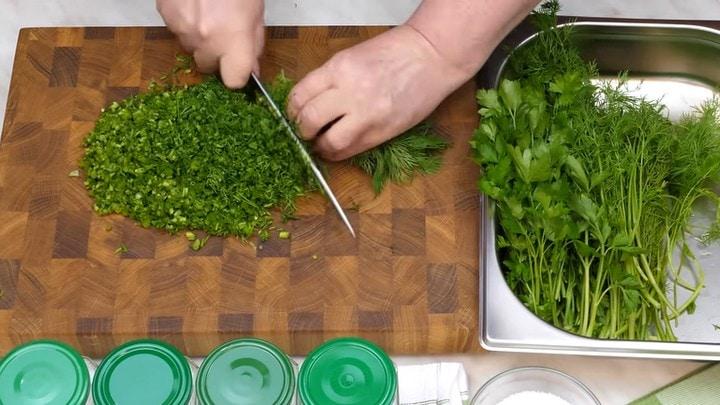 4 відмінних способи заготовки зелені на зиму: на всі випадки і смаки
