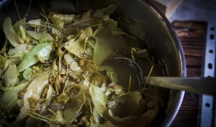 Літо в баночці - бабуся навчила мене готувати незвичайний і дуже корисний десерт на зиму з квіток липи