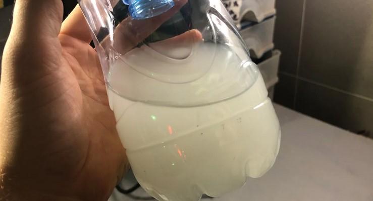 Як побороти комарів та комах на ділянці за допомогою пляшки? Тихий і спокійний спосіб