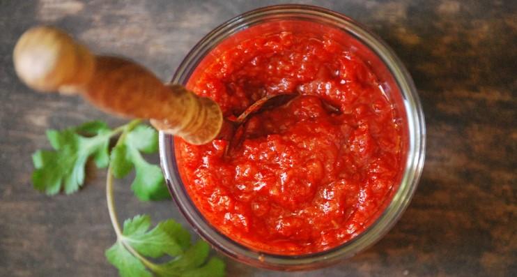 5 способів, як і де використовувати перезрілі і тріснуті помідори. Що з ними краще зробити