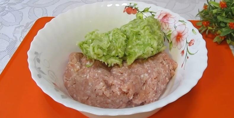 Соковиті котлети з кабачками. Навіть не сумнівайтеся, що це ніжно та смачно