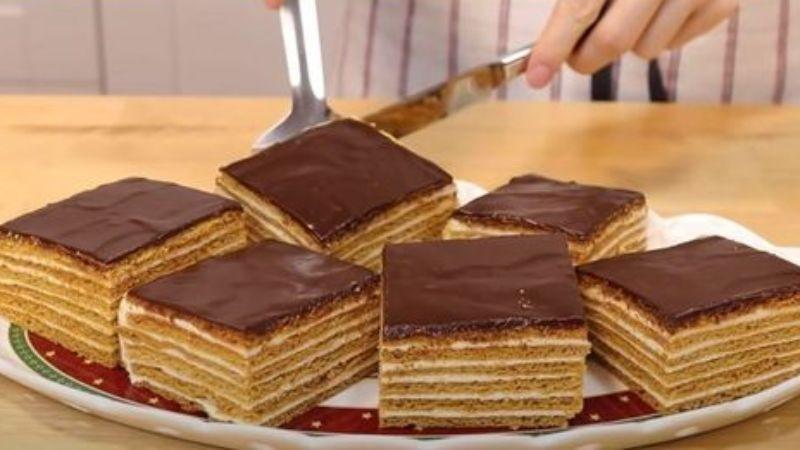 Смачний торт з легким ароматом меду, виходить майже медовик