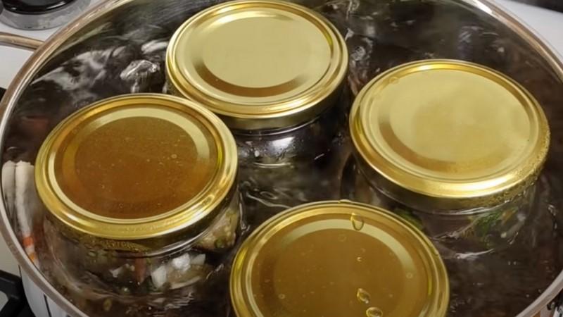 Баклажани на зиму з часником та кропом. Такі смачні, що готую по 100 банок
