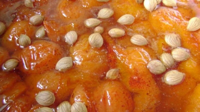 Абрикосова варення "Амаретто" з ядрами кісточок - це мій улюблений рецепт