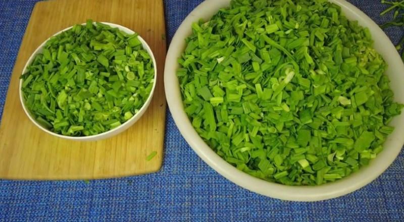 Універсальна приправа із зеленої цибулі: для супів, м’яса та рагу