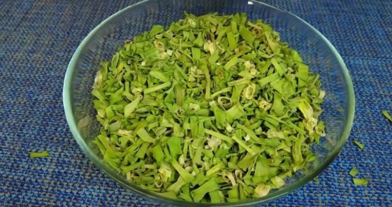 Універсальна приправа із зеленої цибулі: для супів, м’яса та рагу