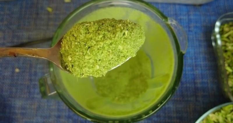 Універсальна приправа із зеленої цибулі: для супів, м’яса та рагу