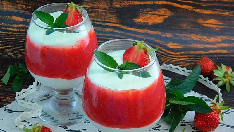 Сирний десерт з полуницею: рецепт смачного літнього десерту без желатину