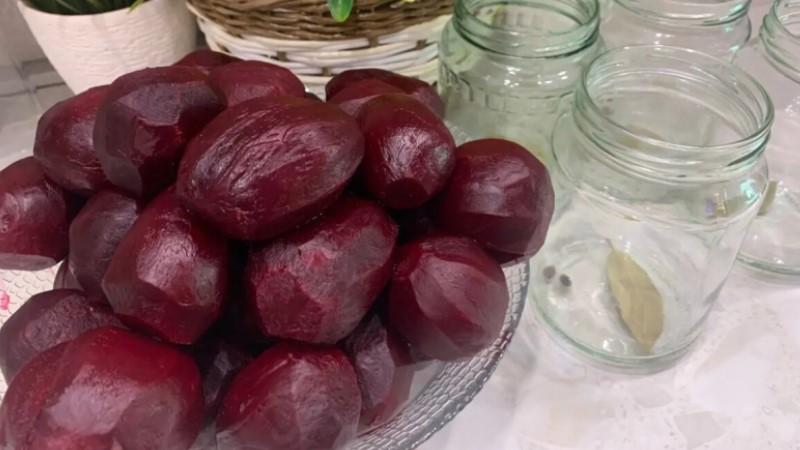Як я заготовлюю дрібний буряк на зиму! Коли шкода викидати, бо взимку на “вагу золота”