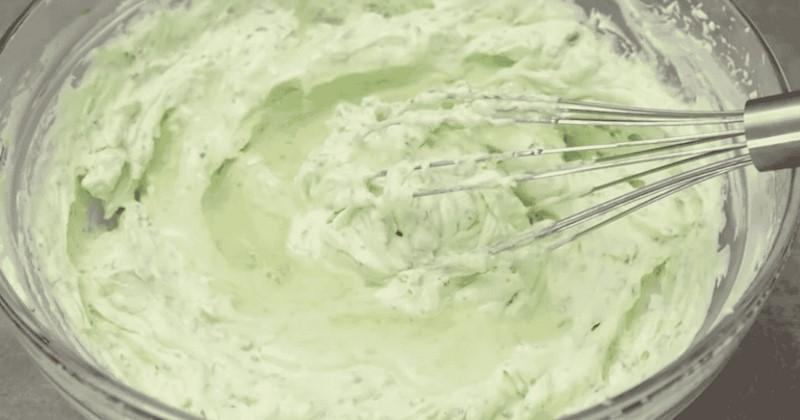 Простий літній десерт без духовки: освіжаючий торт «Мохіто» який Вам точно прийде до смаку