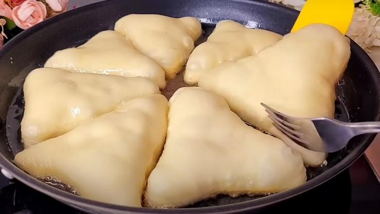 Це просто “Шедевр” з простих інгредієнтів. Швидкі пиріжки на кефірі з начинкою