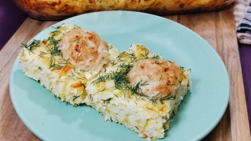 Закладаю фрикадельки в терті кабачки. Готую смачну вечерю для всієї родини