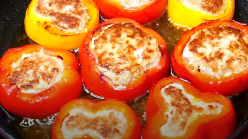 Смакота, яка замінить котлети! Ця гаряча закуска з болгарського перцю та фаршу стане №1 на вашому столі
