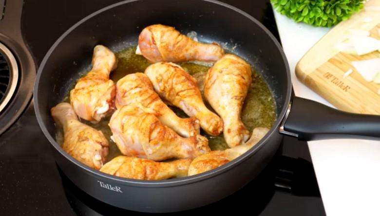 Курочка на сковороді “Їж хоч губами”. Приготувати “Смачніше” просто неможливо