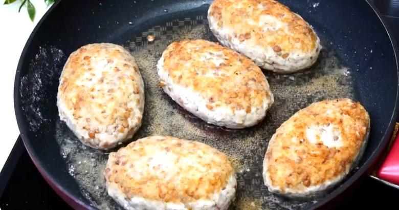 З вечерею не морочуся, таку у нас люблять всі. Гречка + фарш і в духовку, смакота готова