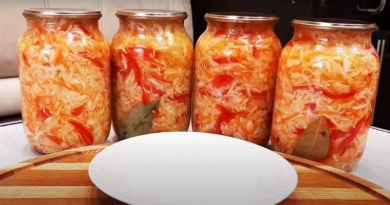 Салат до картоплі взимку. Консервована маринована капуста