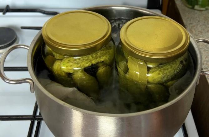 Заготовляю по 15-20 банок на зиму. Огірки для зберігання у квартирі