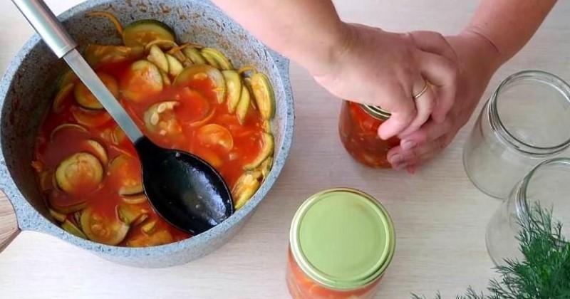 Салат із кабачків з кетчупом: найкраща заготівля на зиму