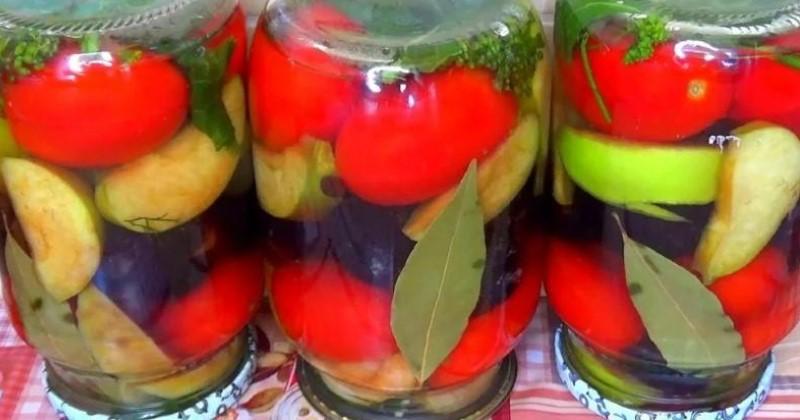 Мариноване асорті зі слив, помідорів та яблук