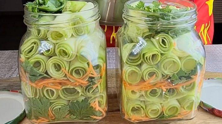 Хрусткі кабачки рулетами на зиму