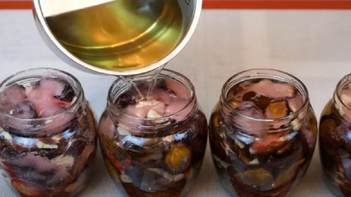 В’ялений делікатес. Пряні сливи з часником та спеціями