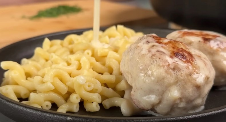 Тефтелі у вершковому соусі: рецепт «Просто пісня»