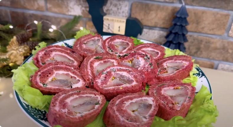 Смачний та ефектний рулет. Закуска на святковий стіл із оселедця