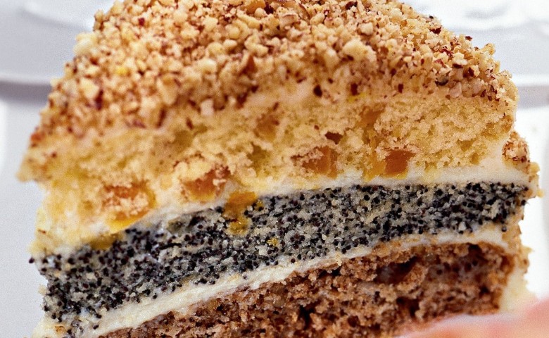 Чарівний торт з горіхами, маком та родзинками: рецепт, що перенесе вас у казку