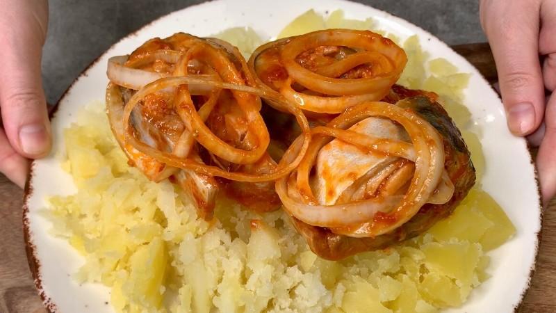 Просто заливаю скумбрію “червоним” маринадом і через добу вже пробуємо