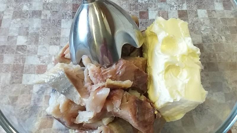 Показую, як просто приготувати ніжний паштет з буряка і оселедця