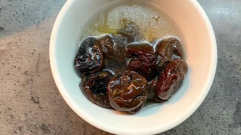 Печінковий паштет з чорносливом: ідеально на бутерброди