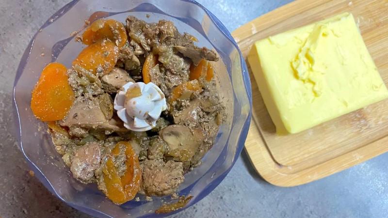 Печінковий паштет з чорносливом: ідеально на бутерброди