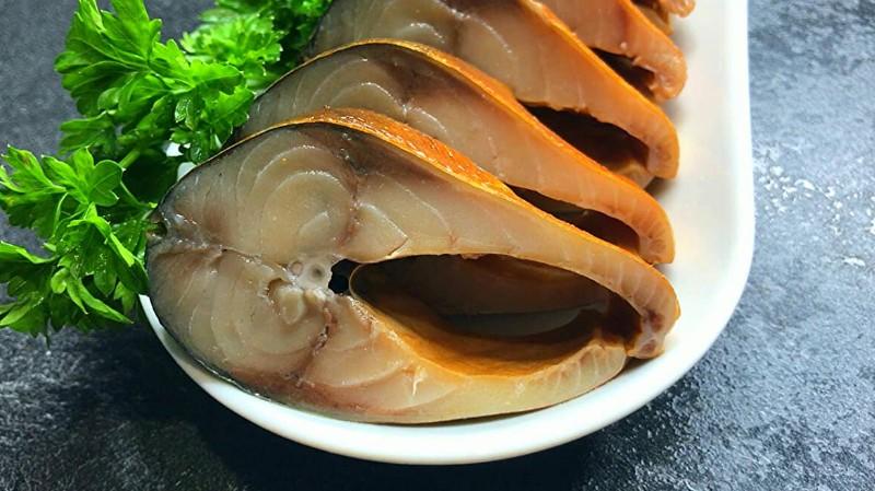 Просто кладу рибу в пляшку і заливаю маринадом – виходить просто неперевершеною